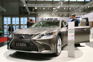 Erstmals hat Lexus in Deutschland im vergangenen Jahr die 3.000er Marke übersprungen.