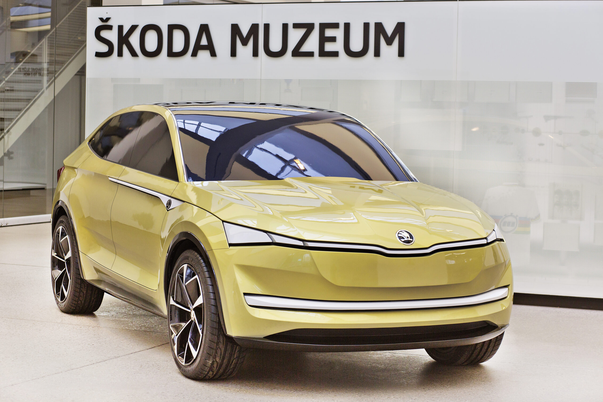 Hliněný model elektromobilu Škoda Vision E byl 21. dubna vystaven ve Škoda Muzeu v Mladé Boleslavi.