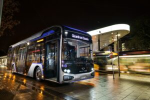 Am 16. Februar 2022 wurde der vollelektrische Bus „Cizaris“ in einer spektakulären Show erstmals der Weltöffentlichkeit präsentiert.