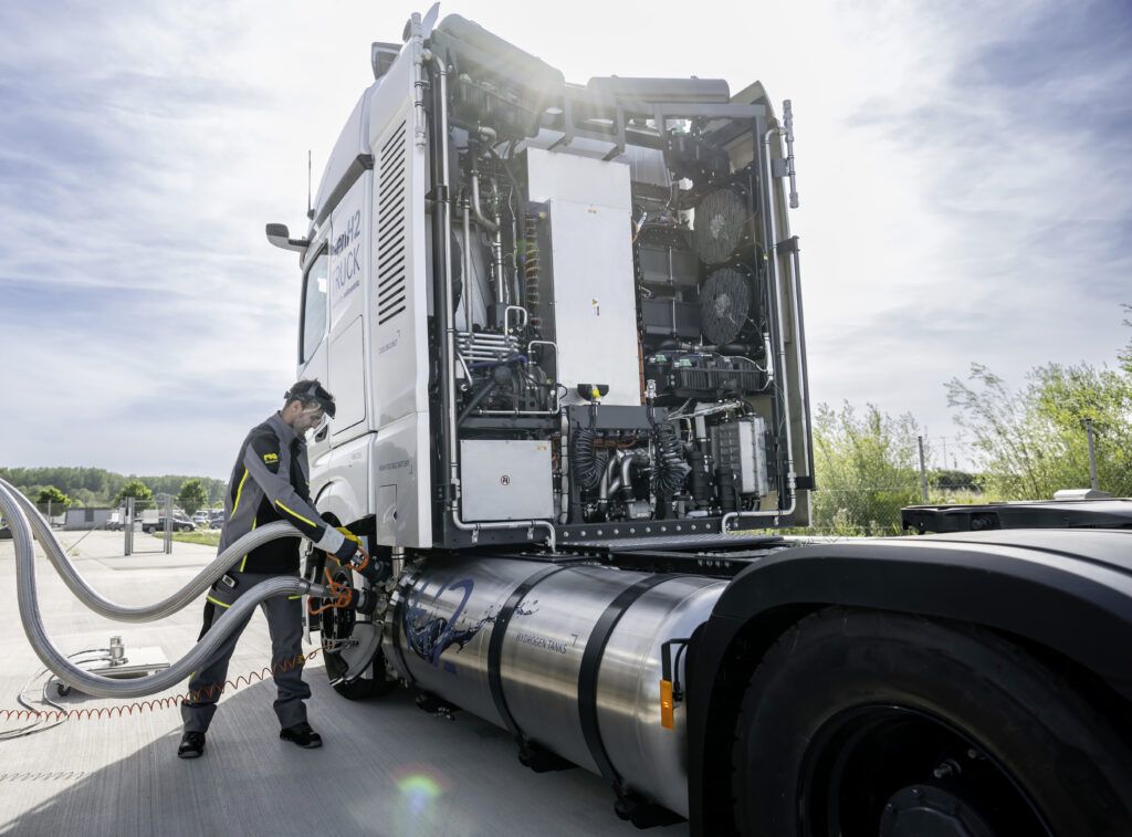 Entwicklungsziel des serienreifen GenH2 Truck ist eine Reichweite von bis zu 1.000 Kilometer und mehr.