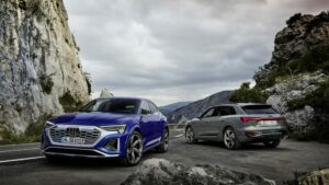 Mit dem Audi e-tron startete der Premiumhersteller 2019 in das Zeitalter der E-Mobilität und markierte damit den Auftakt für die elektrische Zukunft der Vier Ringe.