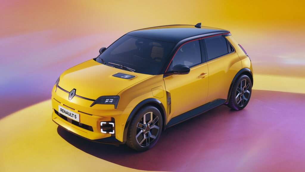 Der Renault 5 E-Tech Electric steht für die Renaulution Strategie der Renault Group sowie für die industrielle Erneuerung der Kernmarke Renault hin zur Elektromobilität.