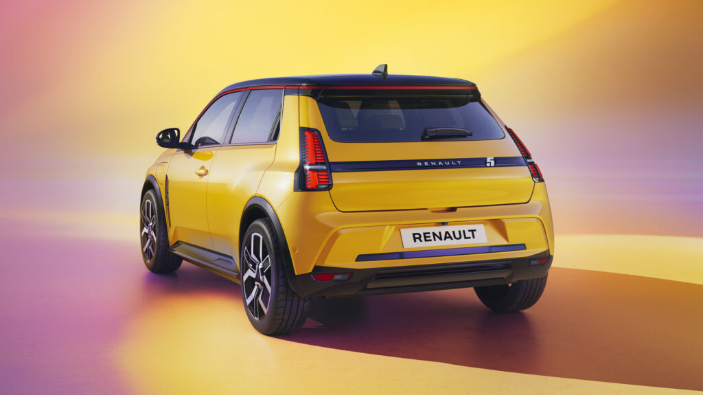Der Renault 5 E-Tech Electric kommt mit vielen Referenzen, die an den Stil seines Vorgängers erinnern.