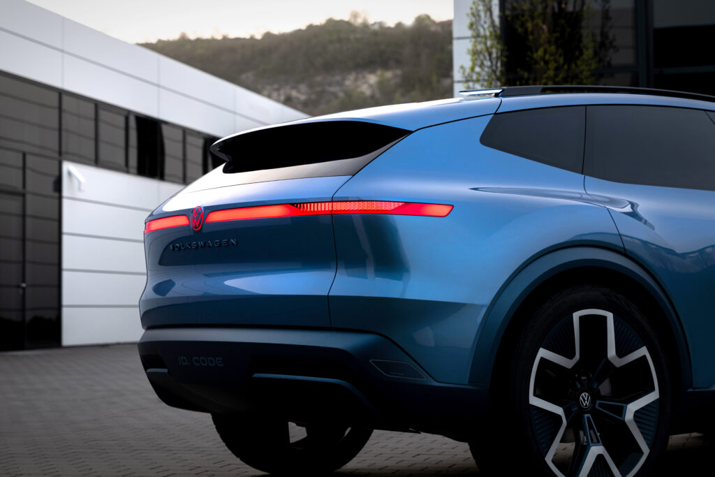 Mit der Weltpremiere des ID. Code auf der Auto China 2024 gibt Volkswagen einen ersten Ausblick auf die neue Designsprache künftiger Modelle und startet zugleich in eine neue Technologieepoche.