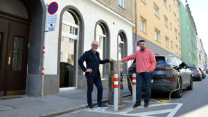 Vor einem Jahr wurden in Wien die ersten Ladestationen für E-Fahrzeuge in Ladezonen errichtet. Unternehmen sind begeistert – daher sucht die Wirtschaftskammer Wien nach neuen Standorten.