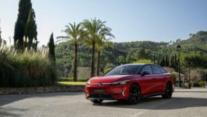 Der neue ID.7 GTX zeigt mit seinem 250 kW starken Antrieb und seiner konsequent dynamischen Abstimmung, welch faszinierend sportliches Potenzial die elektrischen VW Modelle bieten.