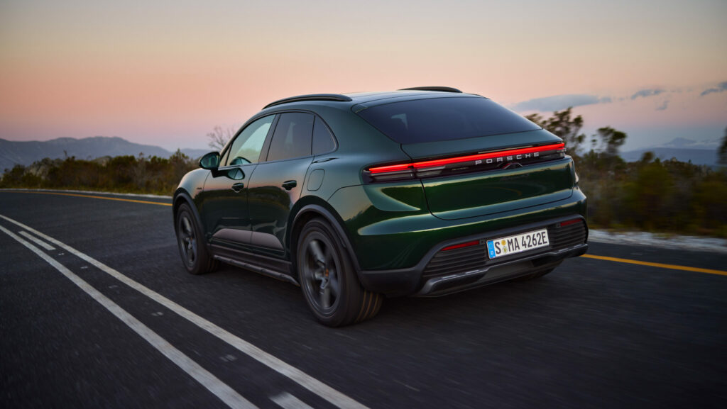 Der neue Porsche Macan mit Hinterradantrieb bildet ab sofort den Einstieg in die vollelektrische SUV-Modellreihe.